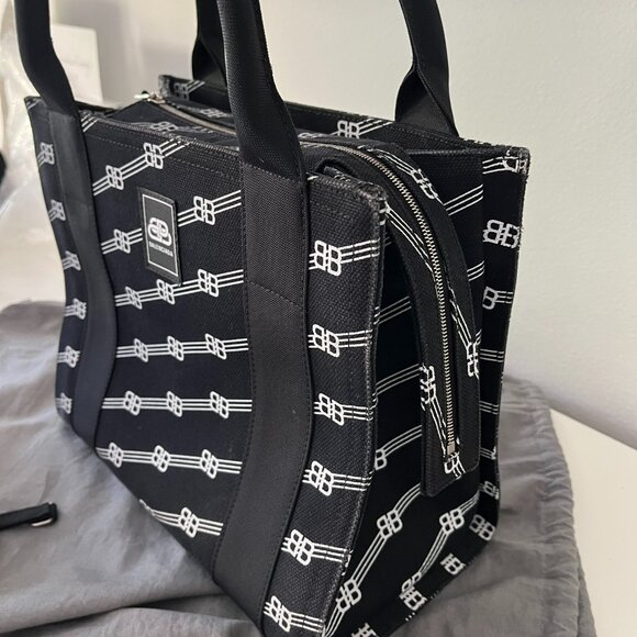 BALENCIAGA - AUTHENTIC COTTON CANVAS MONOGRAM TOTE BAG - LIKE NEW - Picture 5 of 9